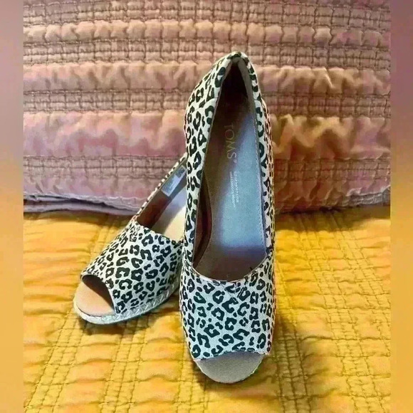 NWOT TOMS Michelle Wedge Women's Sandal size 6W - Picture 3 of 7